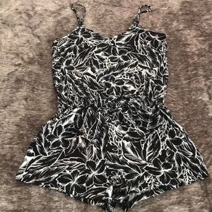 Aeropostale Black and White Tropical Print Romper Size XS